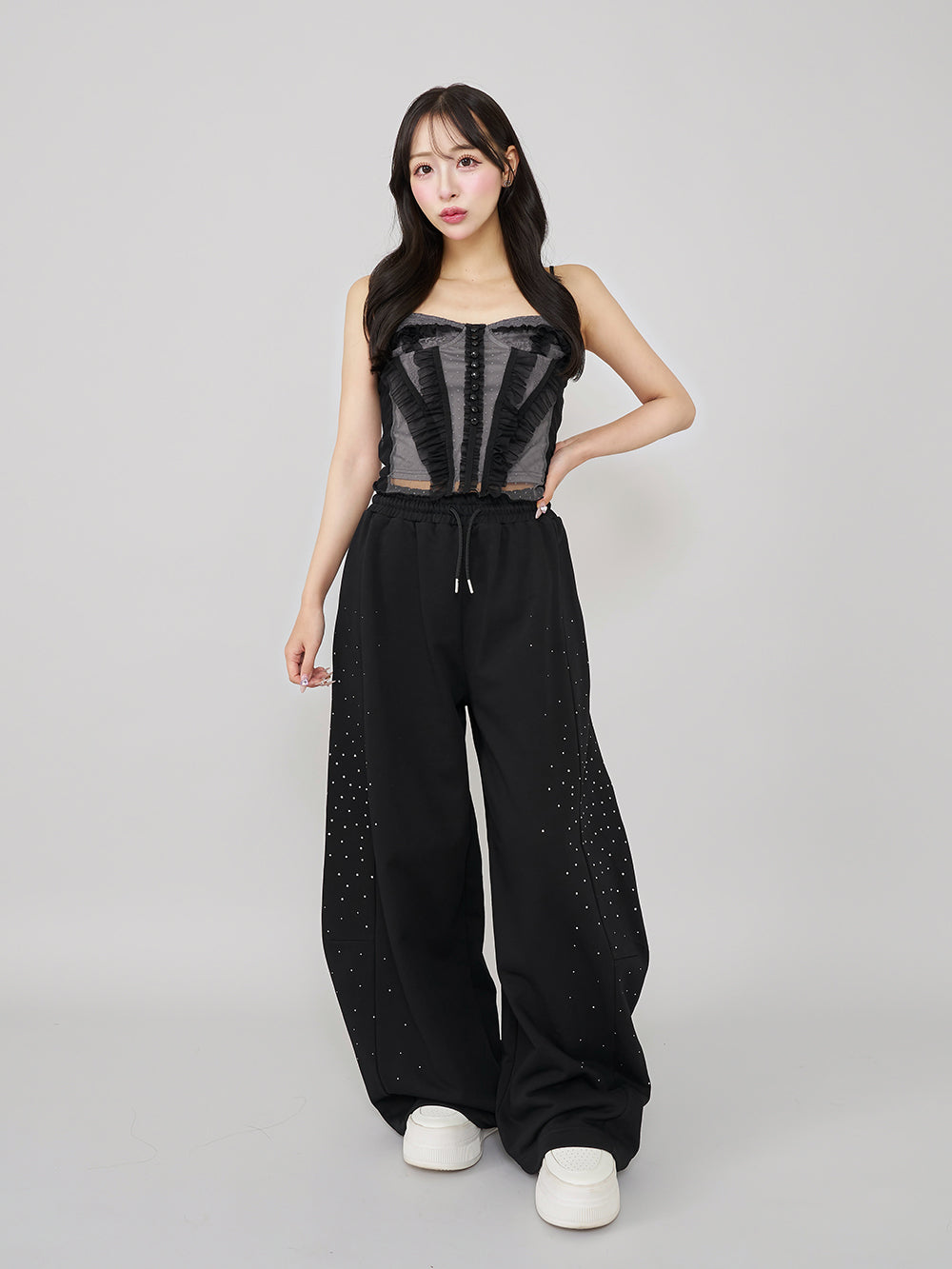 モデル:156cm(着用サイズ:FREE 着用カラー:BLK)
