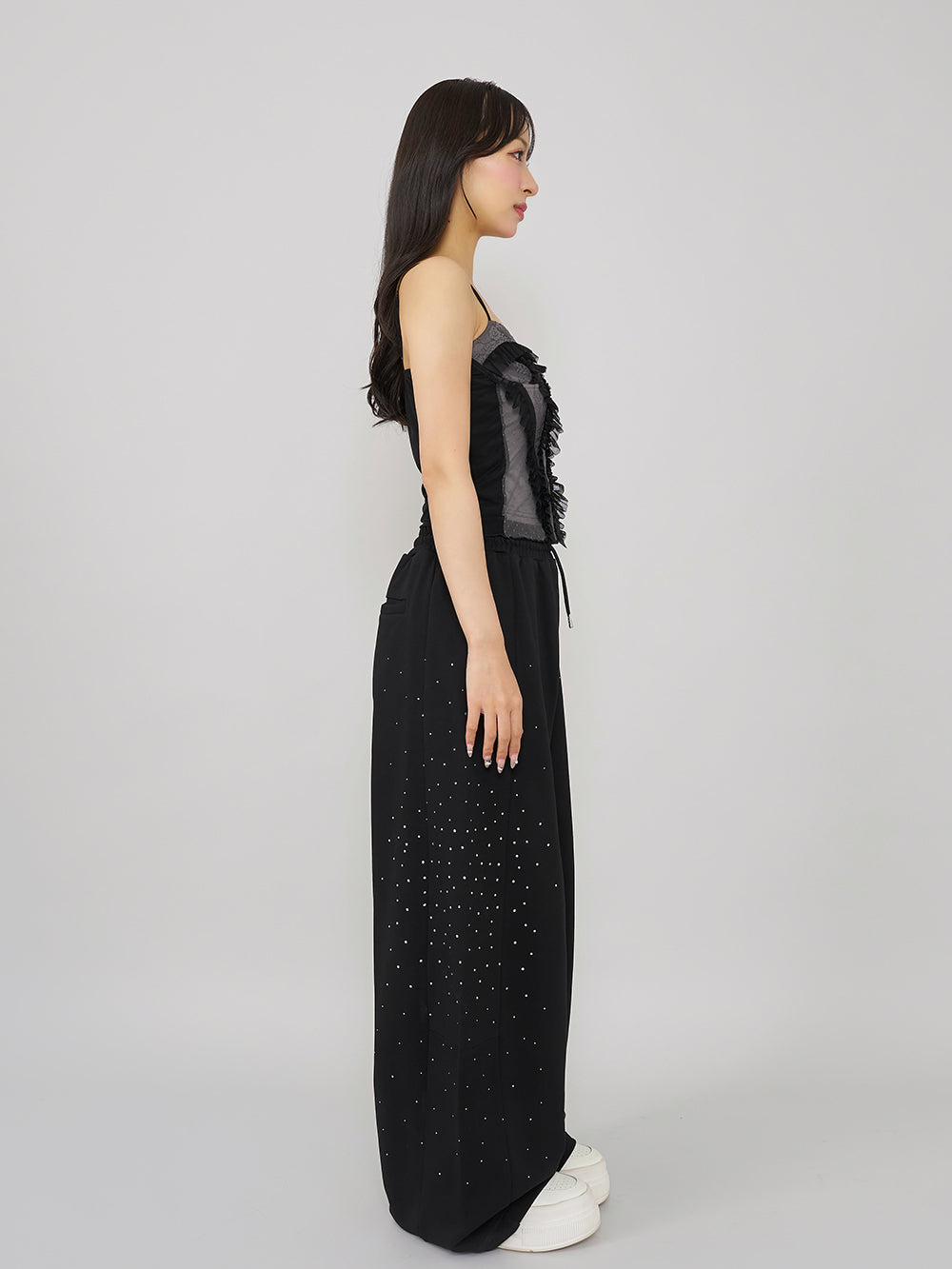 モデル:156cm(着用サイズ:FREE 着用カラー:BLK)