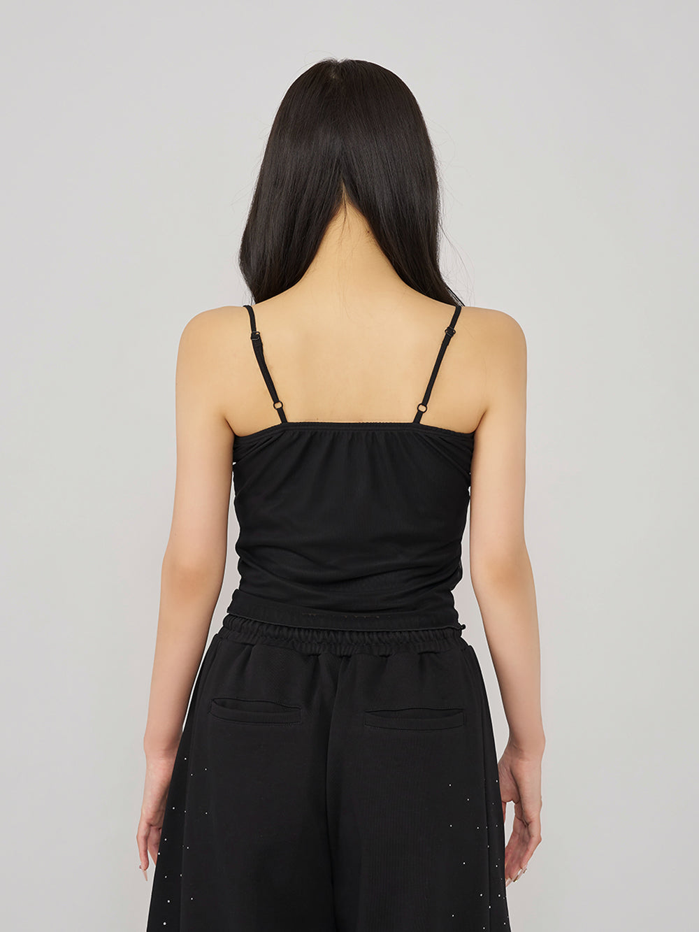 モデル:156cm(着用サイズ:FREE 着用カラー:BLK)
