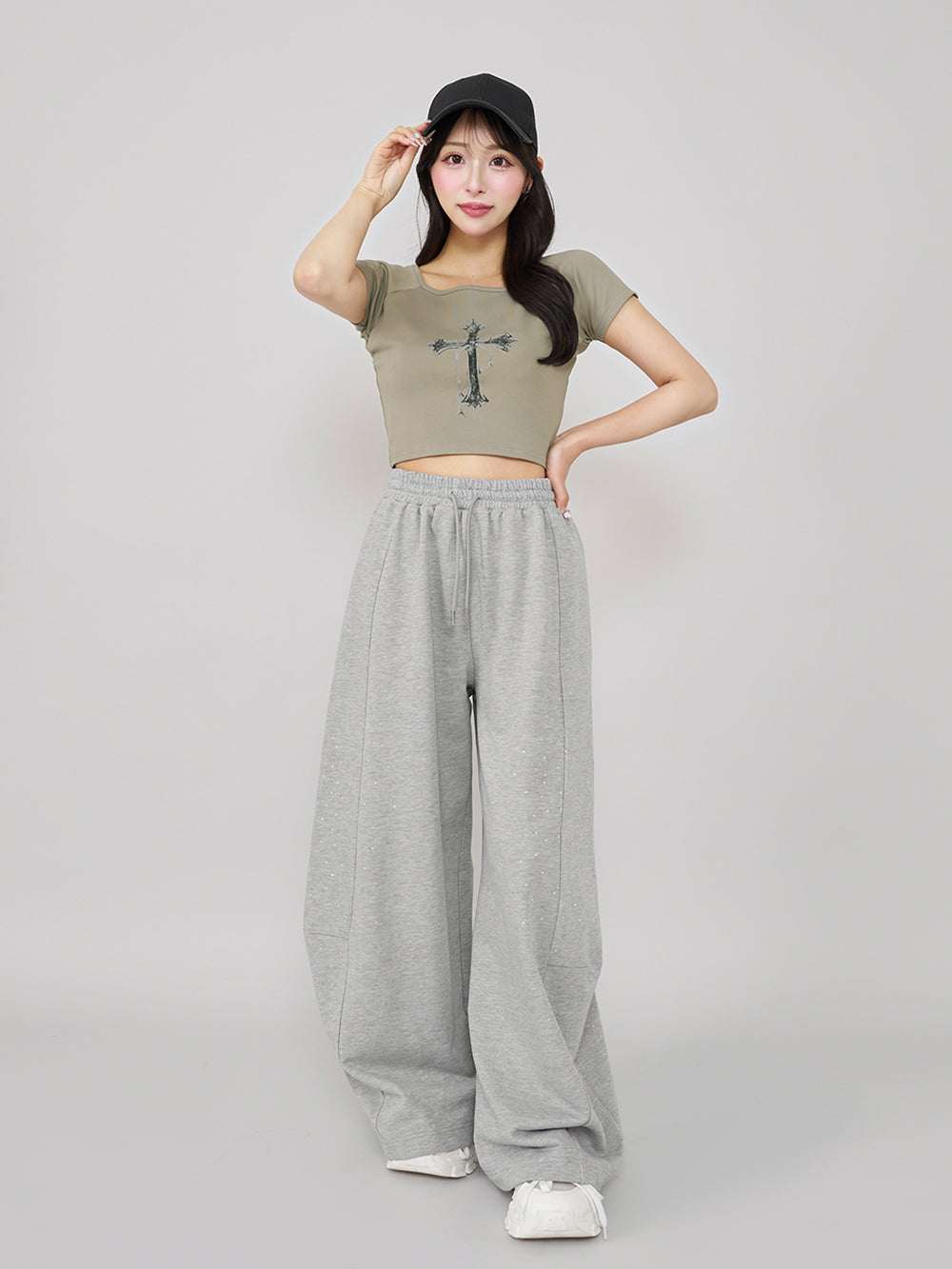 モデル:156cm(着用サイズ:FREE 着用カラー:KHA)