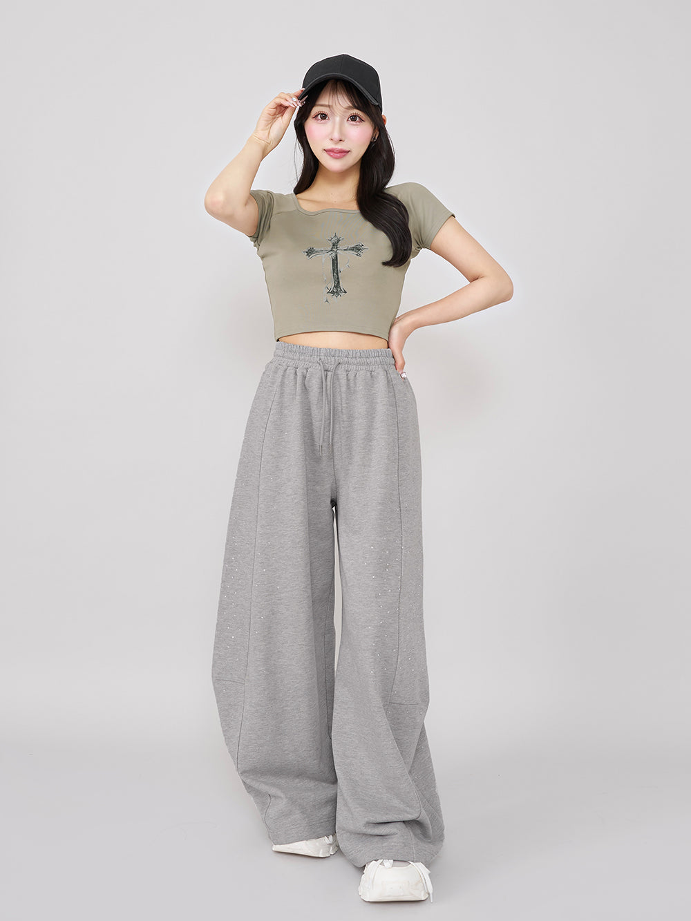 モデル:156cm(着用サイズ:FREE 着用カラー:GRY)