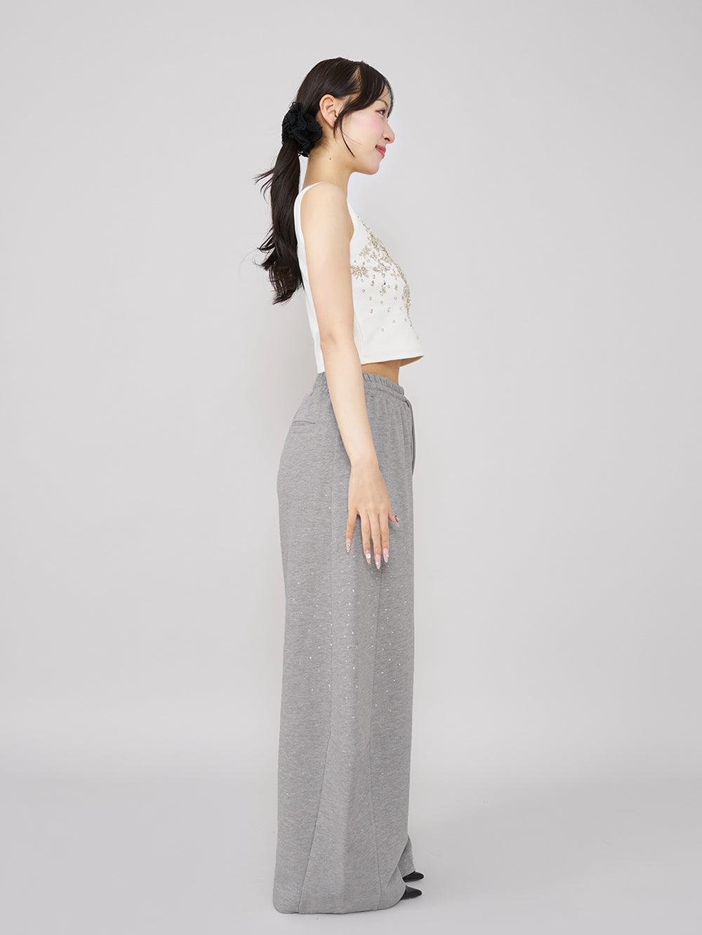 モデル:156cm(着用サイズ:FREE 着用カラー:GRY)
