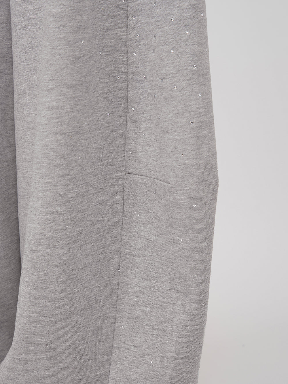 モデル:156cm(着用サイズ:FREE 着用カラー:GRY)