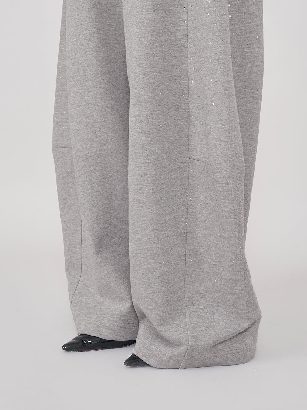 モデル:156cm(着用サイズ:FREE 着用カラー:GRY)