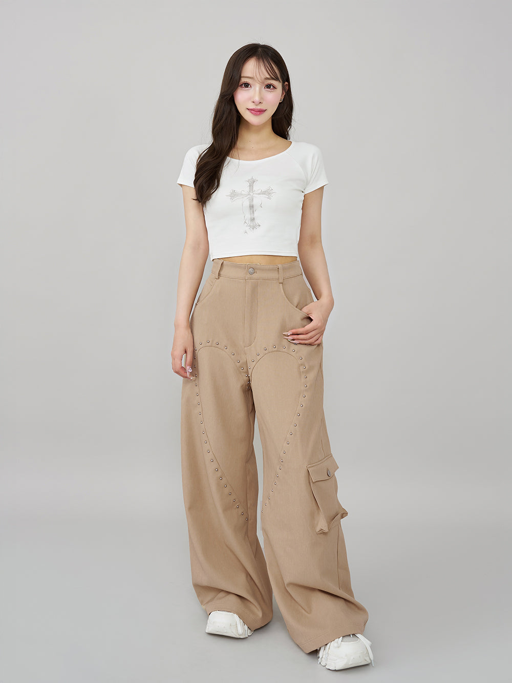 モデル:156cm(着用サイズ:FREE 着用カラー:WHT)