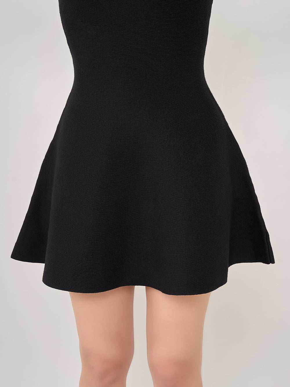 モデル:156cm(着用サイズ:FREE 着用カラー:BLK)