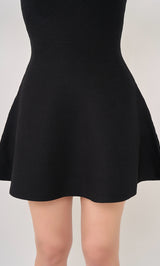 モデル:156cm(着用サイズ:FREE 着用カラー:BLK)