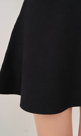モデル:156cm(着用サイズ:FREE 着用カラー:BLK)