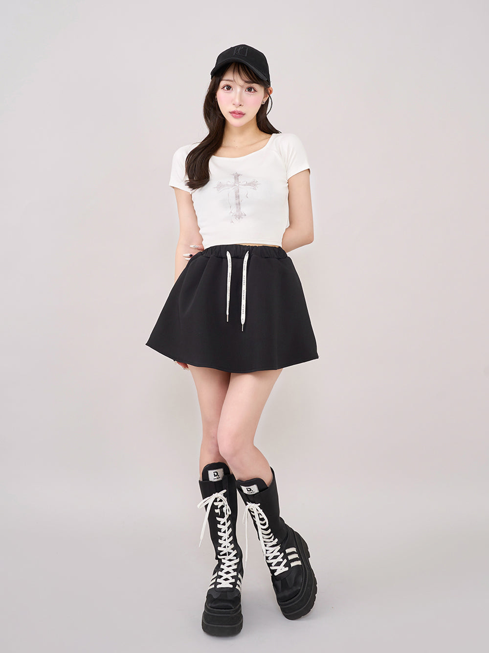 モデル:156cm(着用サイズ:FREE 着用カラー:BLK)