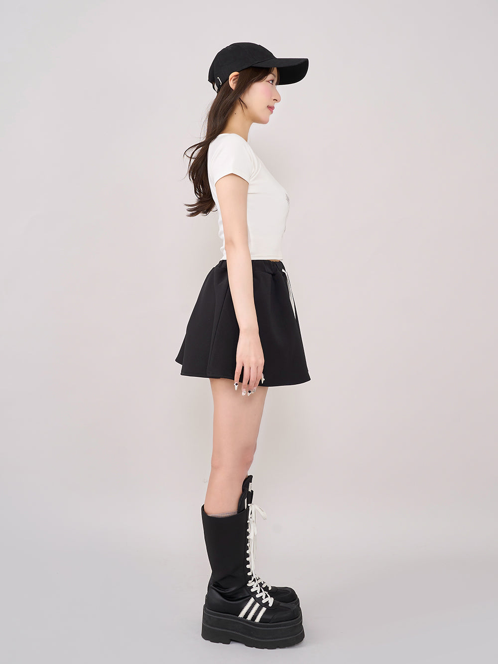 モデル:156cm(着用サイズ:FREE 着用カラー:BLK)