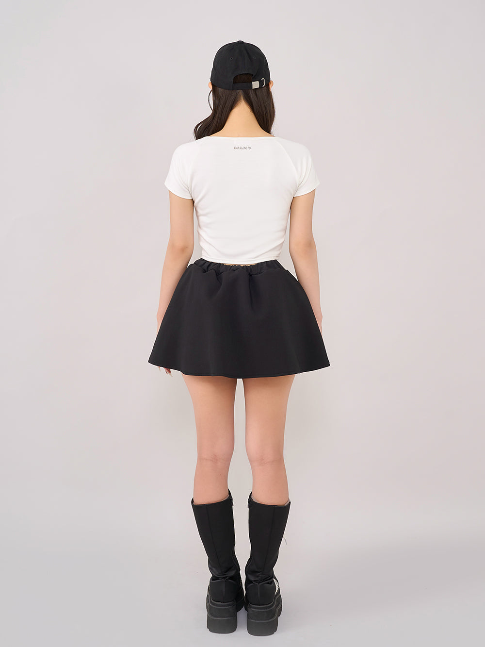 モデル:156cm(着用サイズ:FREE 着用カラー:BLK)