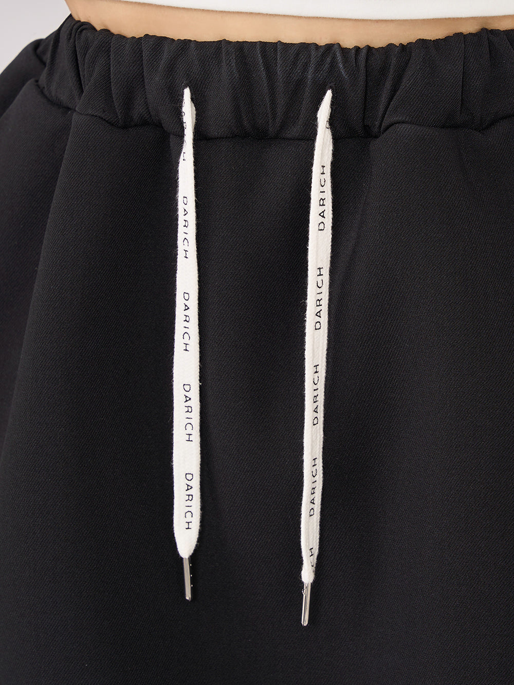 モデル:156cm(着用サイズ:FREE 着用カラー:BLK)