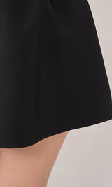モデル:156cm(着用サイズ:FREE 着用カラー:BLK)