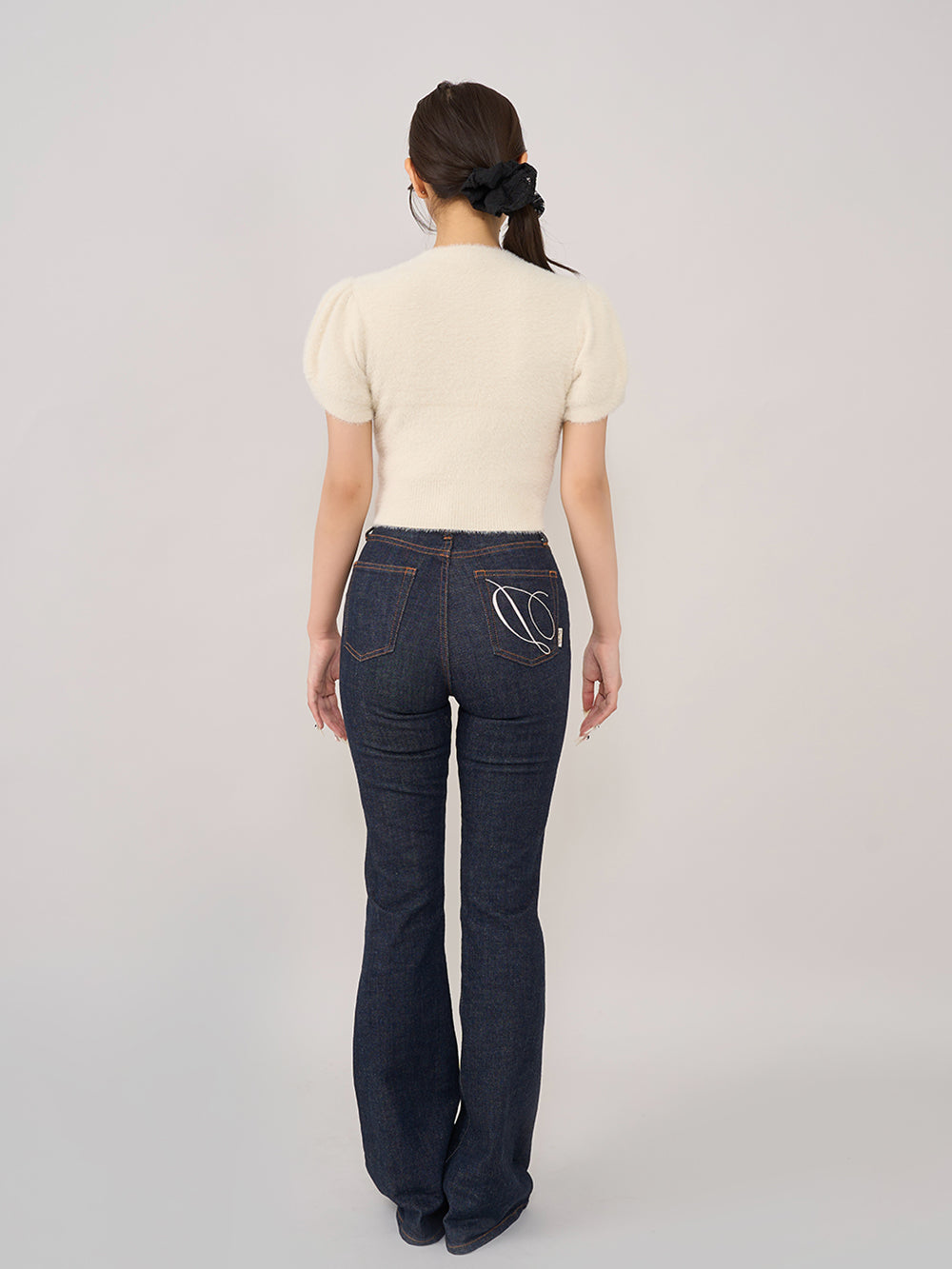 モデル:156cm(着用サイズ:FREE 着用カラー:IVO)