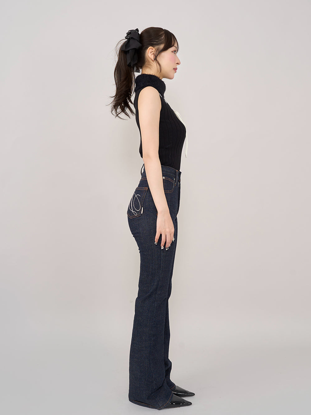 モデル:156cm(着用サイズ:FREE 着用カラー:BLK)