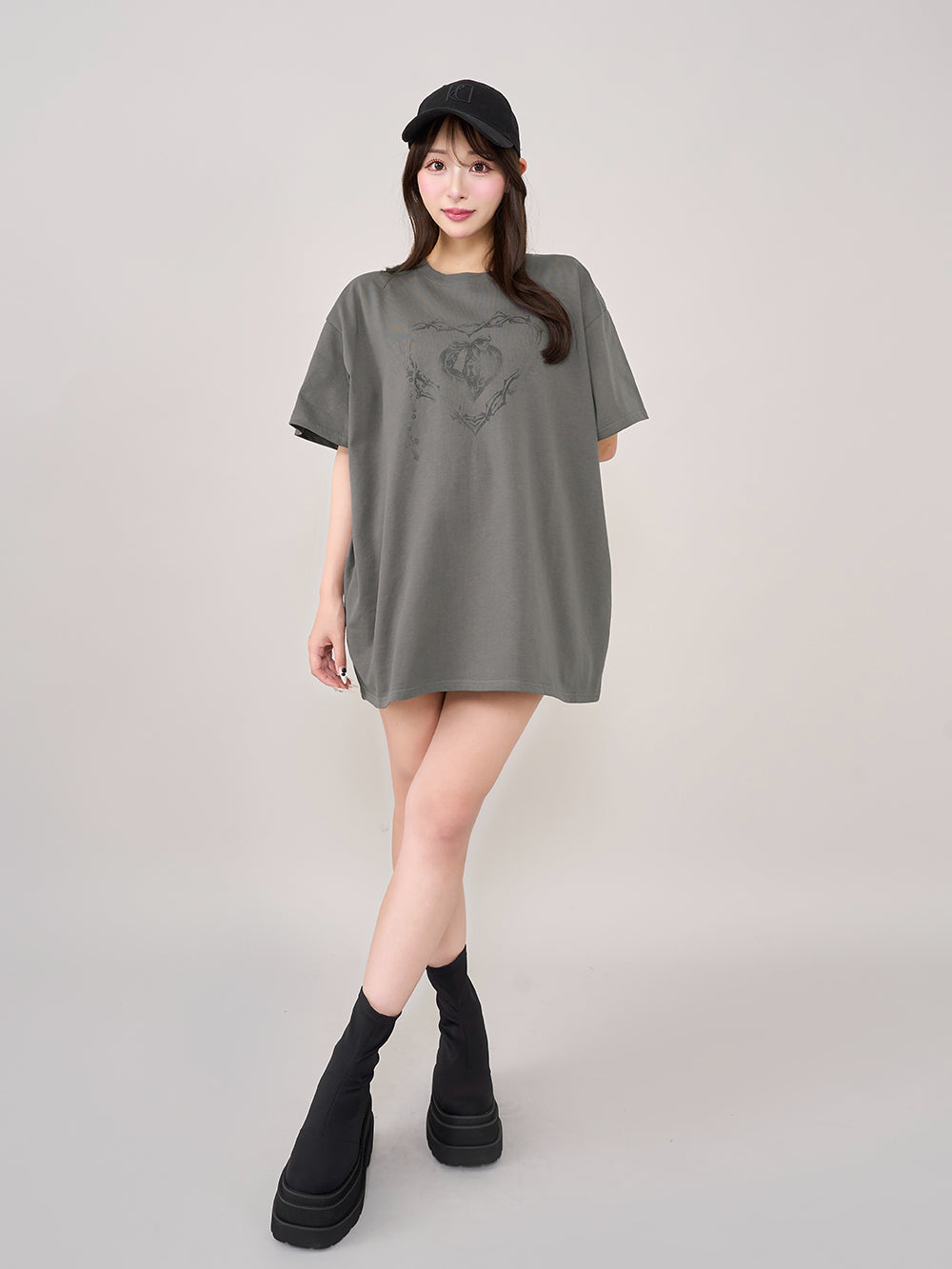 モデル:156cm(着用サイズ:FREE 着用カラー:C-GRY)