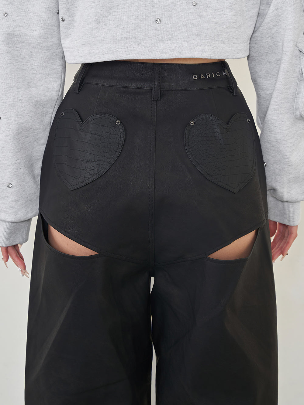 モデル:156cm(着用サイズ:S 着用カラー:BLK)