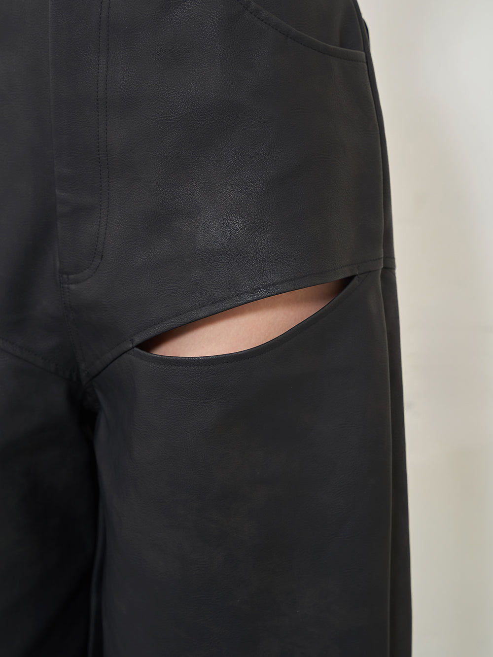モデル:156cm(着用サイズ:S 着用カラー:BLK)