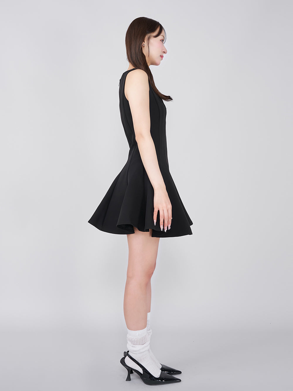 モデル:156cm(着用サイズ:FREE 着用カラー:BLK)