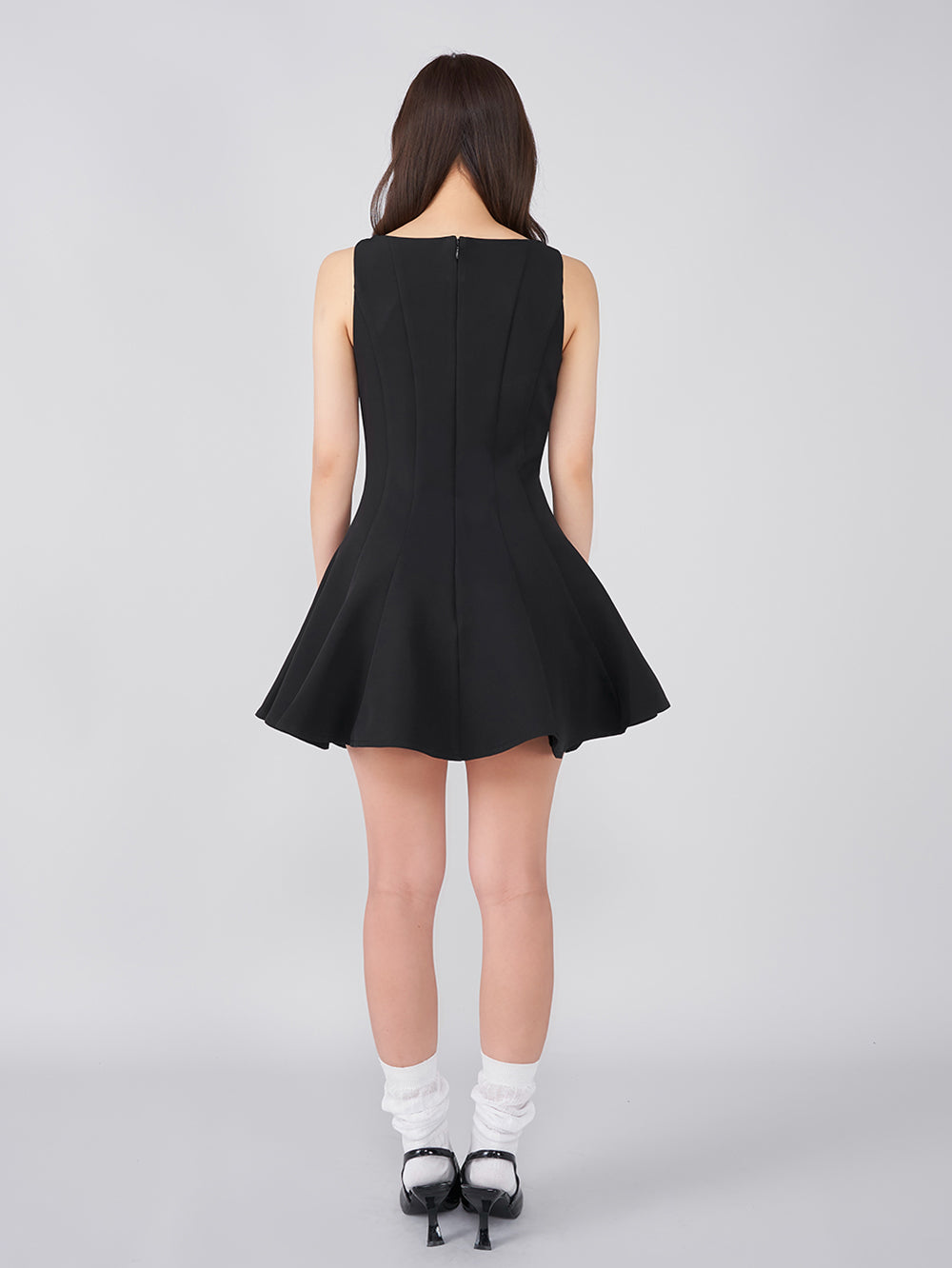 モデル:156cm(着用サイズ:FREE 着用カラー:BLK)