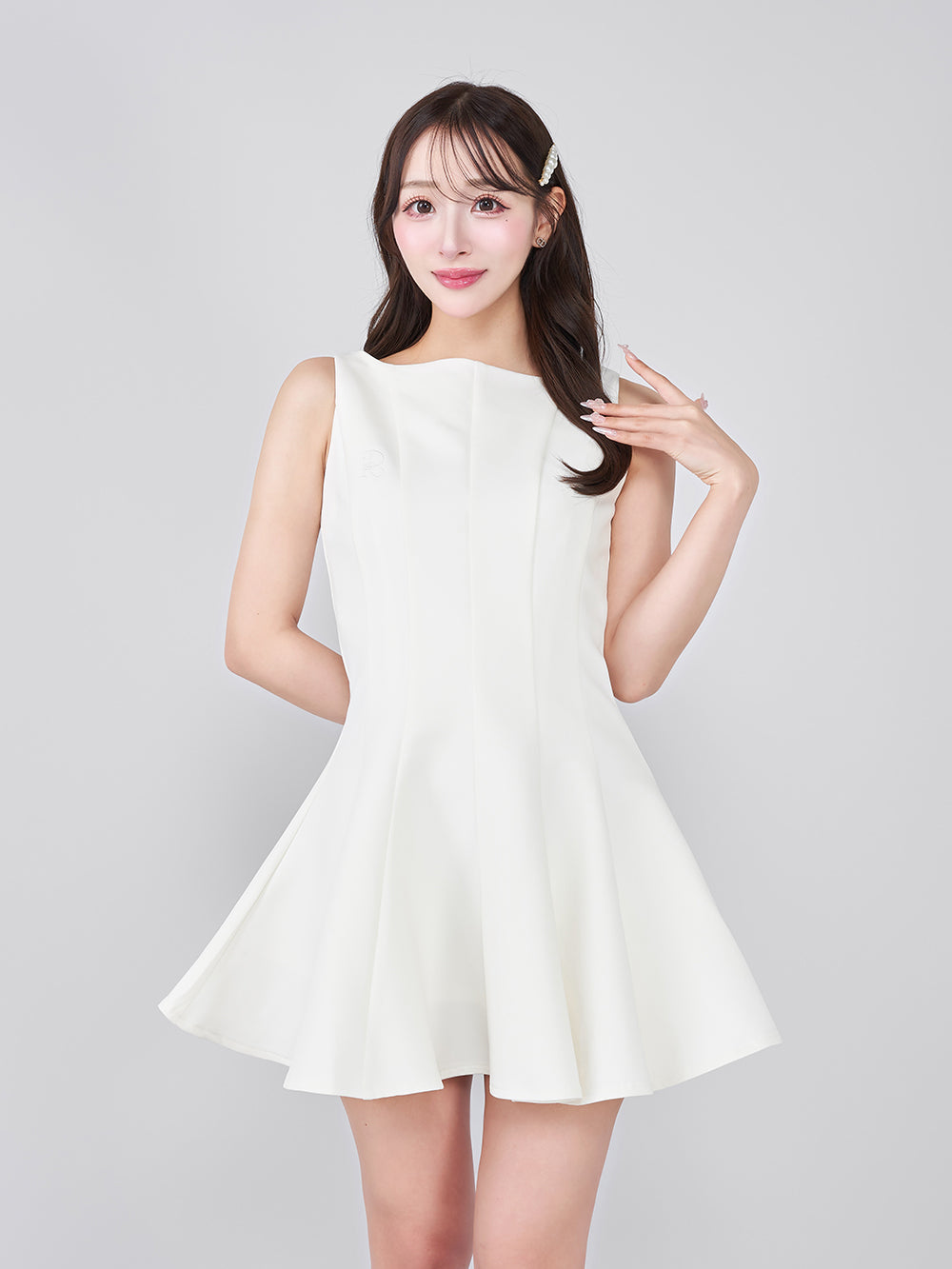 モデル:156cm(着用サイズ:FREE 着用カラー:WHT)