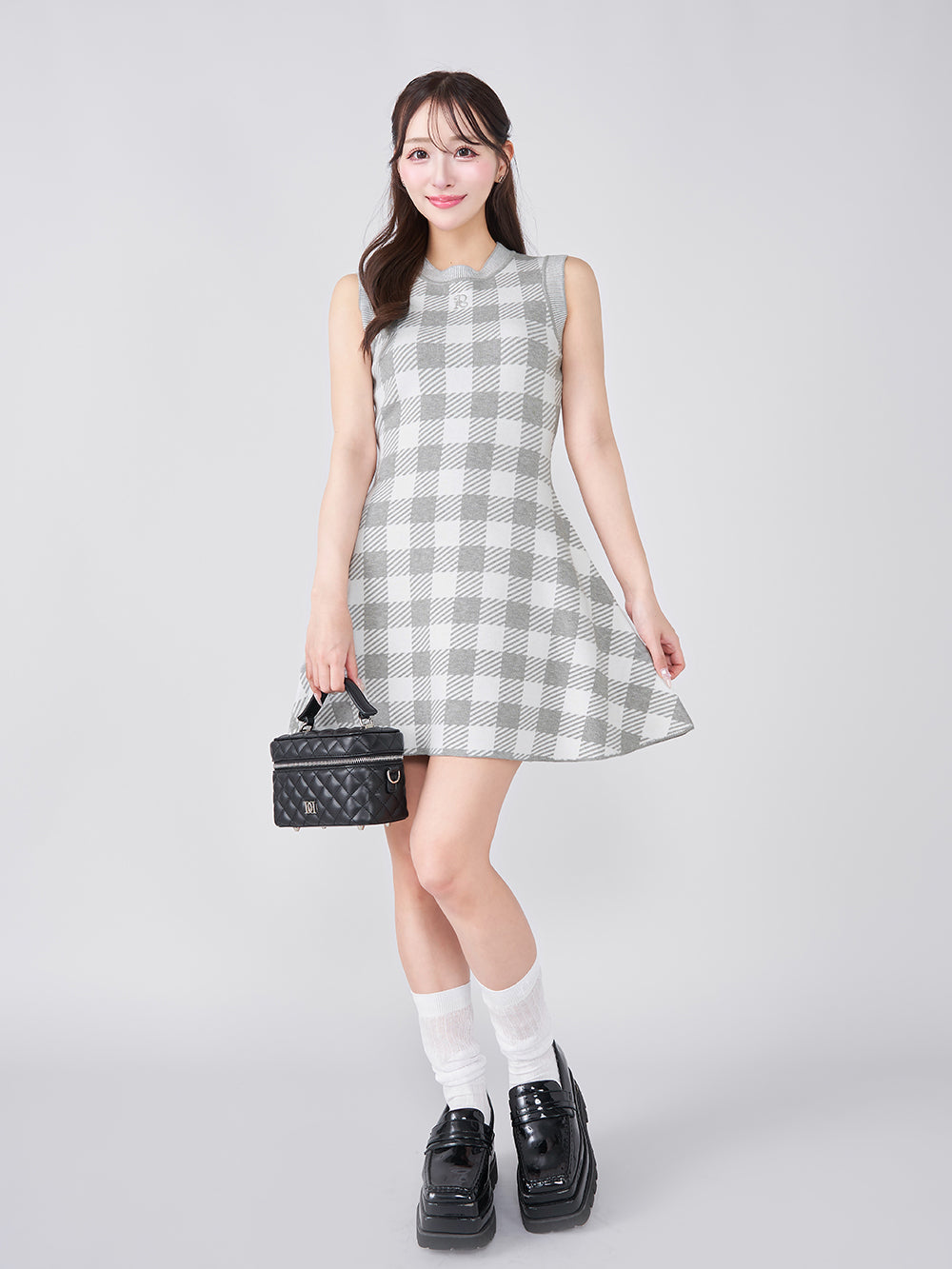 モデル:156cm(着用サイズ:FREE 着用カラー:GRY)