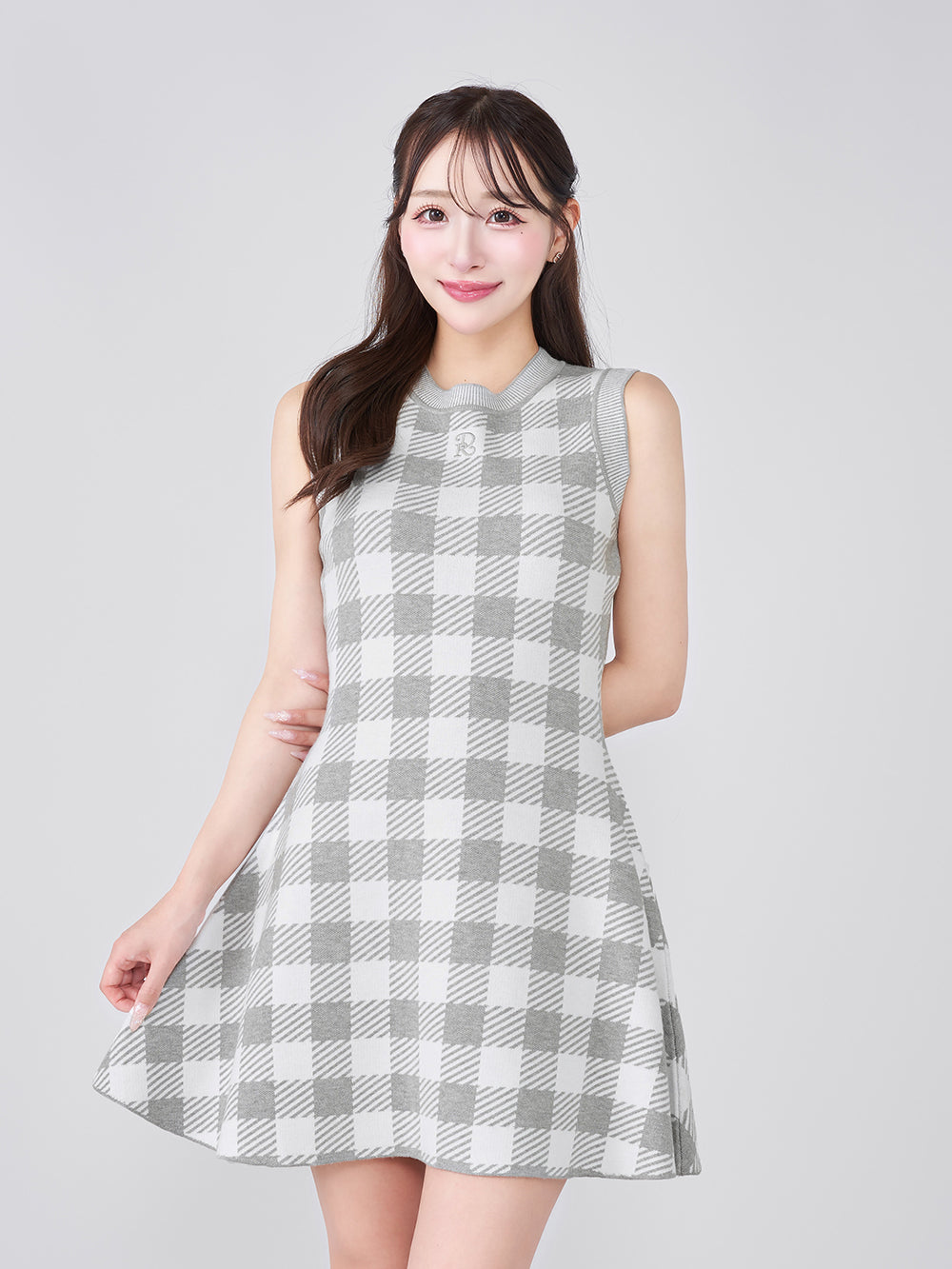 モデル:156cm(着用サイズ:FREE 着用カラー:GRY)