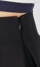 モデル:156cm(着用サイズ:S 着用カラー:BLK)