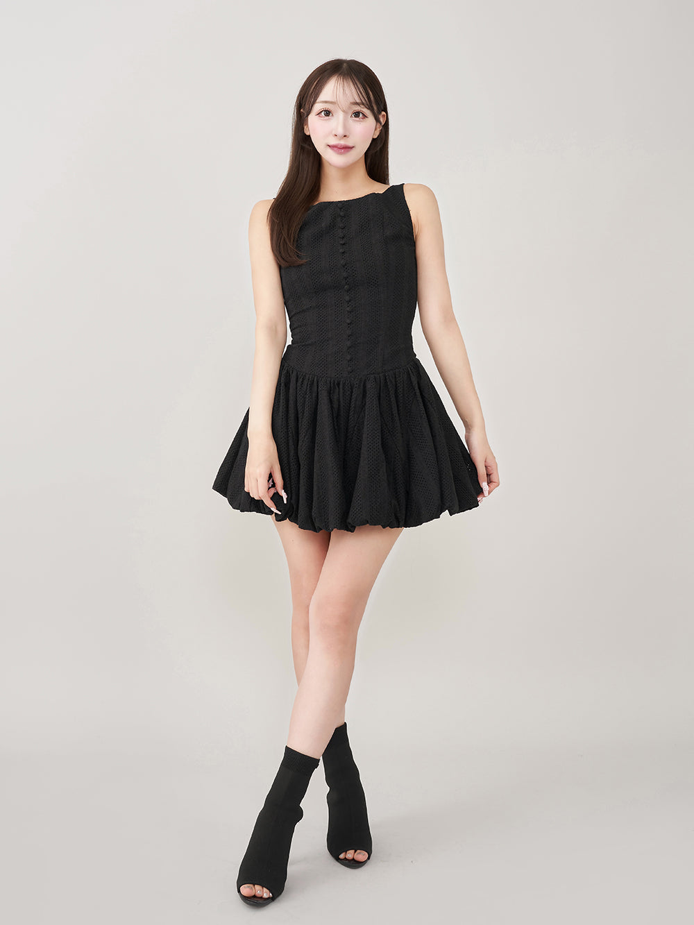 モデル:156cm(着用サイズ:FREE 着用カラー:BLK)