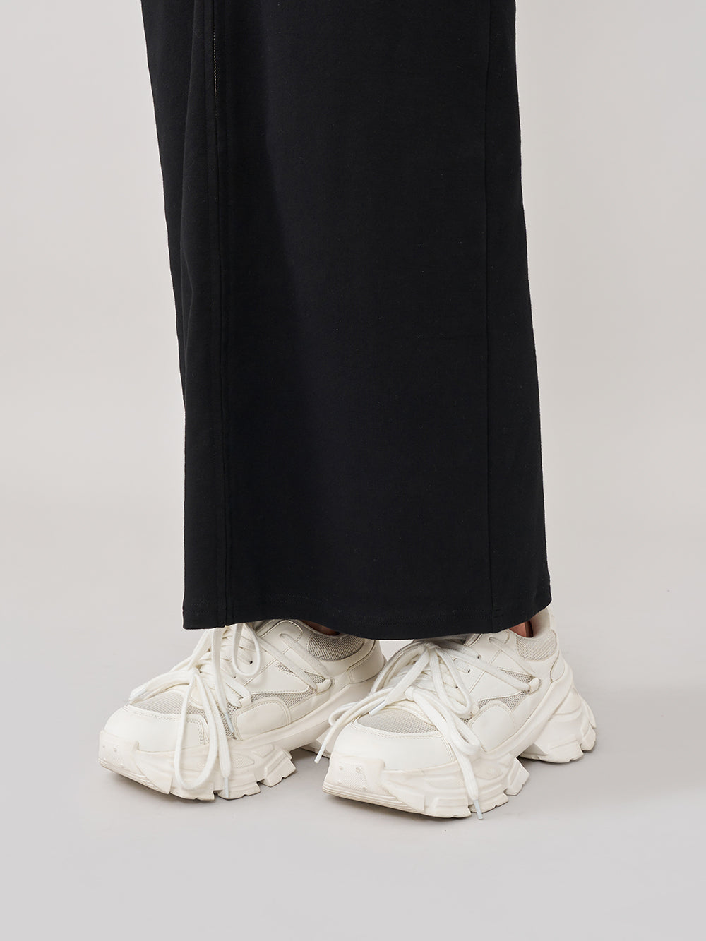 モデル:156cm(着用サイズ:FREE 着用カラー:BLK)