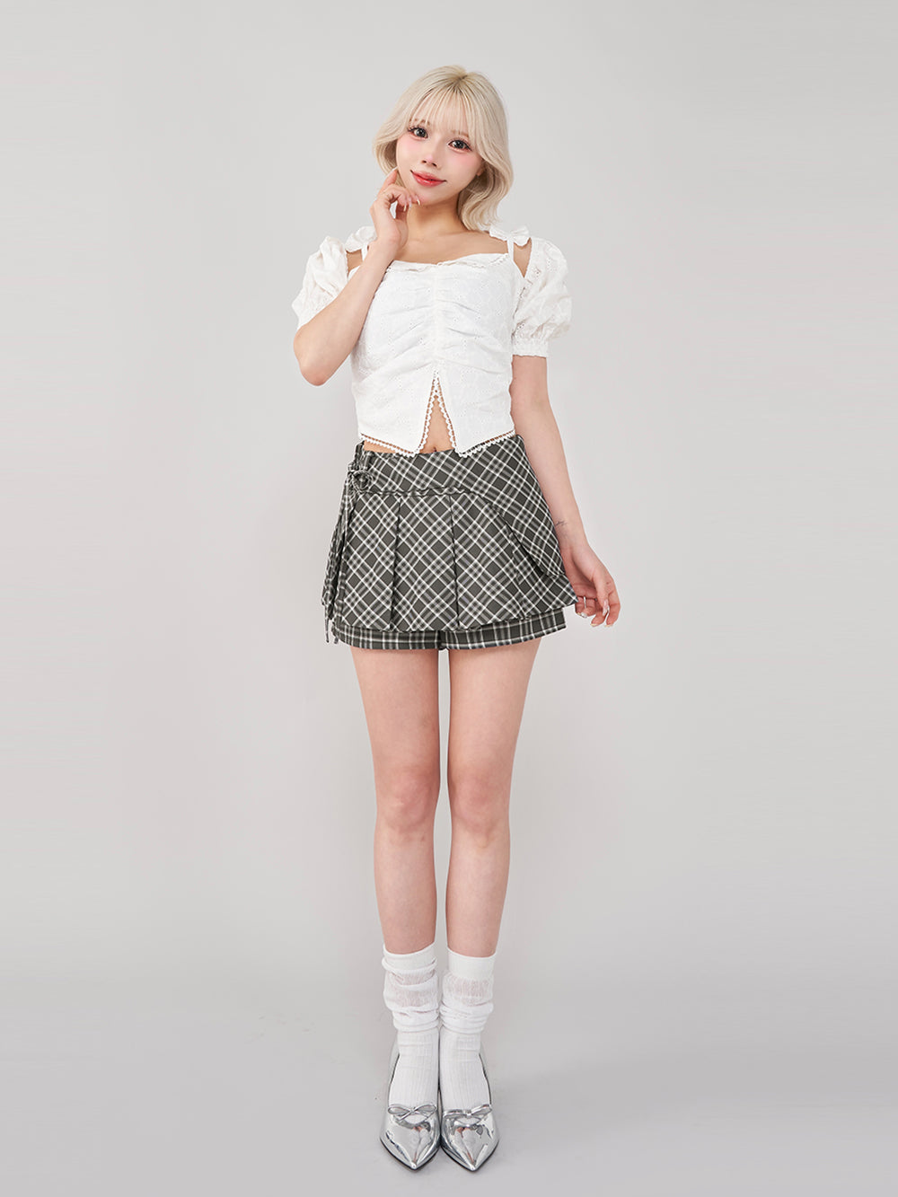 モデル:155cm(着用サイズ:FREE 着用カラー:WHT)
