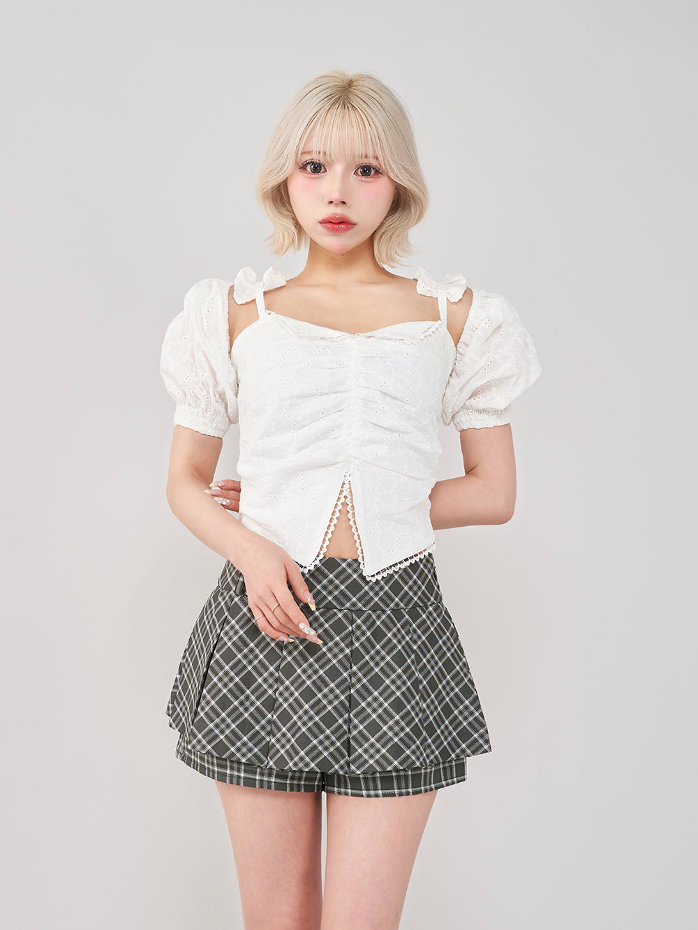 モデル:155cm(着用サイズ:FREE 着用カラー:WHT)