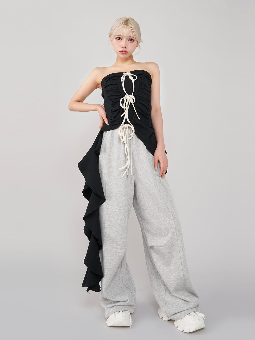 モデル:155cm(着用サイズ:FREE 着用カラー:BLK)