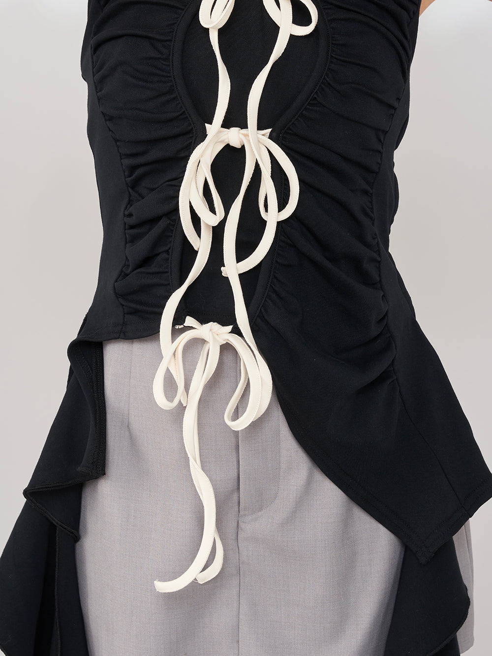 モデル:155cm(着用サイズ:FREE 着用カラー:BLK)