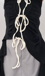 モデル:155cm(着用サイズ:FREE 着用カラー:BLK)