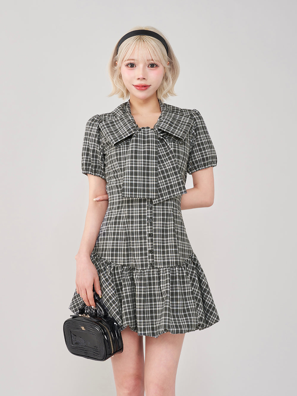 モデル:155cm(着用サイズ:FREE 着用カラー:BLK)