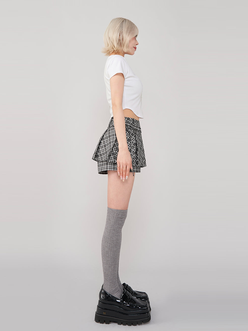 モデル:155cm(着用サイズ:FREE 着用カラー:WHT)