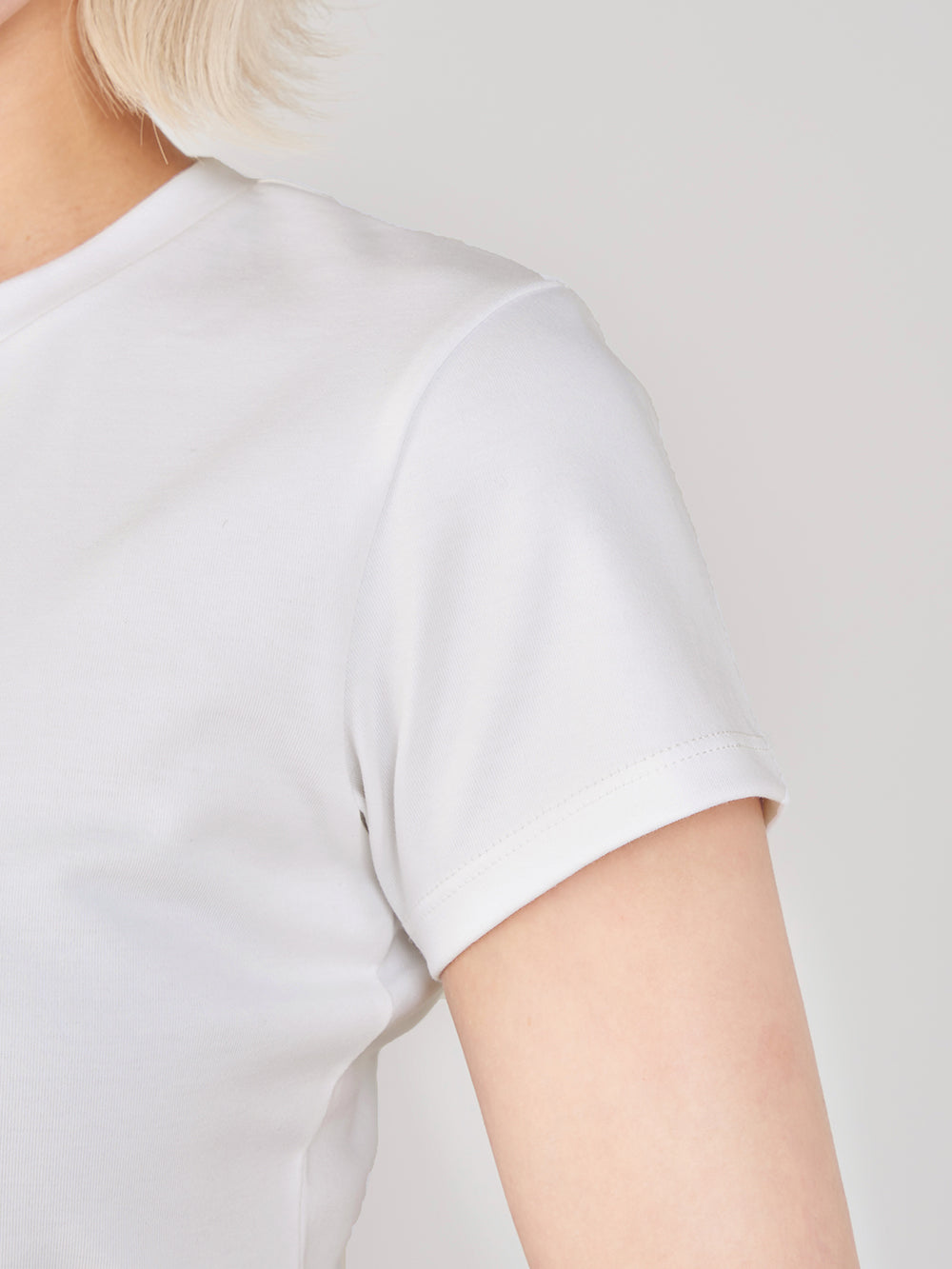 モデル:155cm(着用サイズ:FREE 着用カラー:WHT)