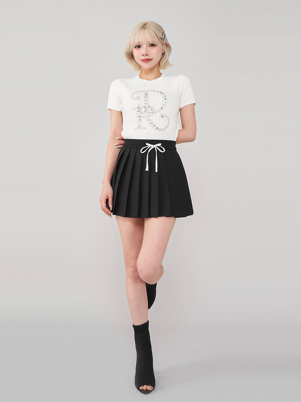 モデル:155cm(着用サイズ:FREE 着用カラー:BLK)