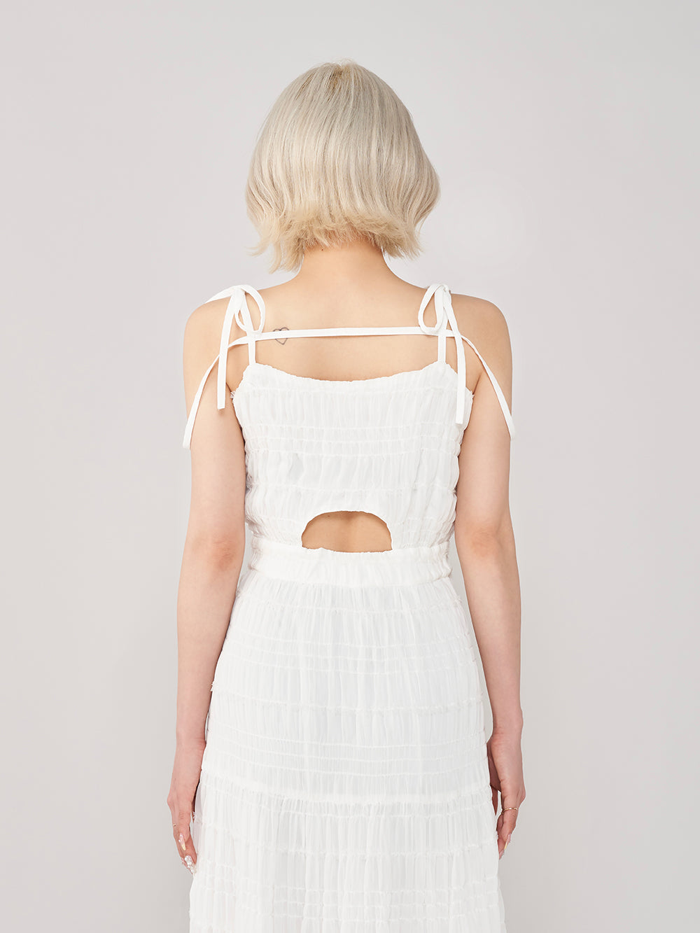 モデル:155cm(着用サイズ:FREE 着用カラー:WHT)