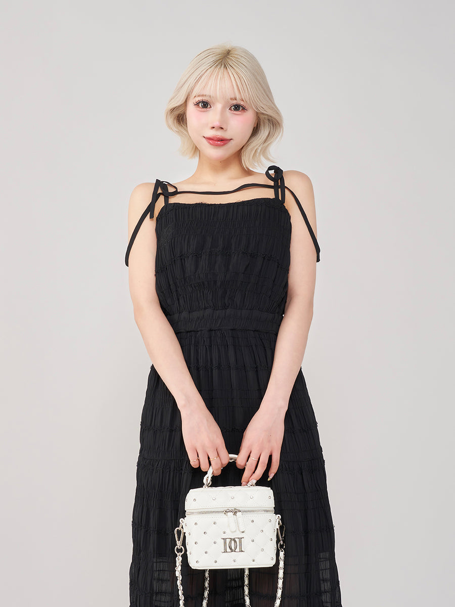 モデル:155cm(着用サイズ:FREE 着用カラー:BLK)