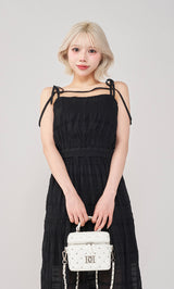 モデル:155cm(着用サイズ:FREE 着用カラー:BLK)