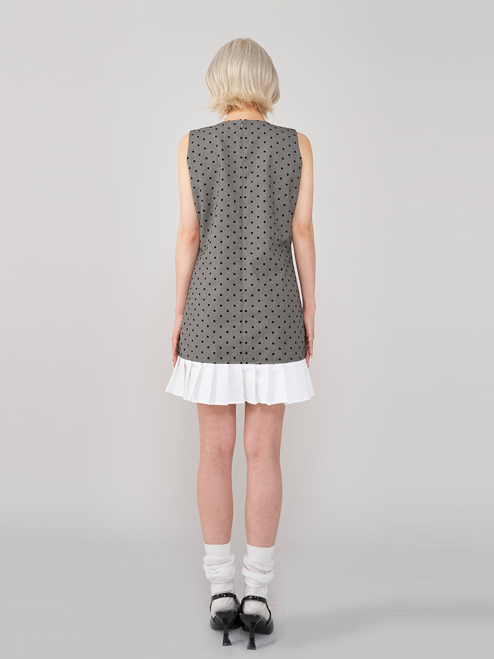 モデル:155cm(着用サイズ:FREE 着用カラー:GRY)