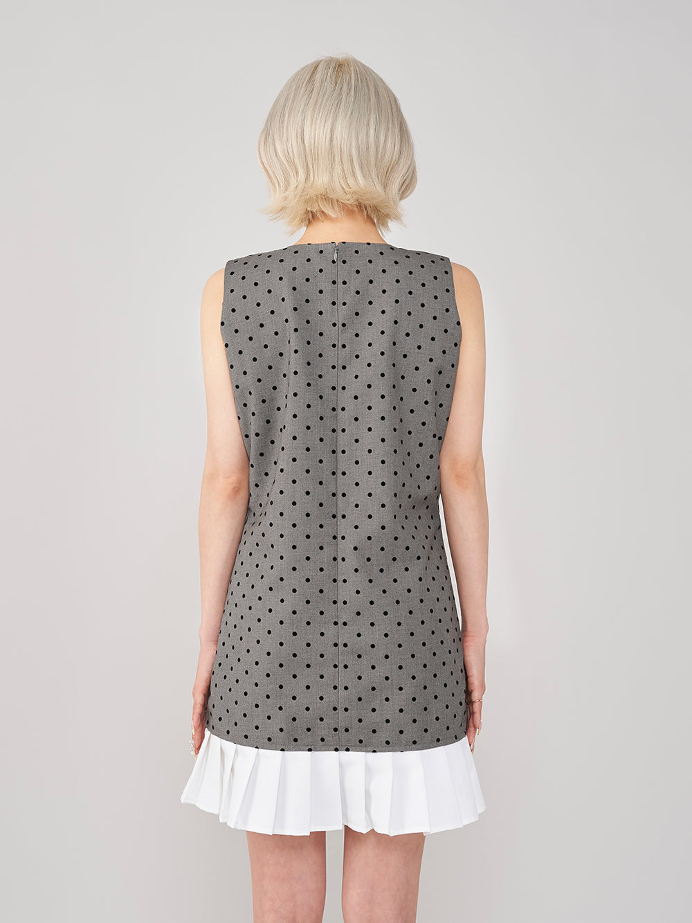 モデル:155cm(着用サイズ:FREE 着用カラー:GRY)