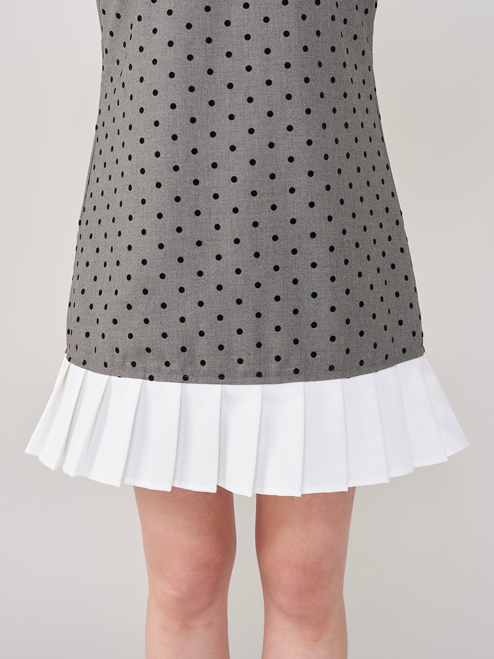 モデル:155cm(着用サイズ:FREE 着用カラー:GRY)