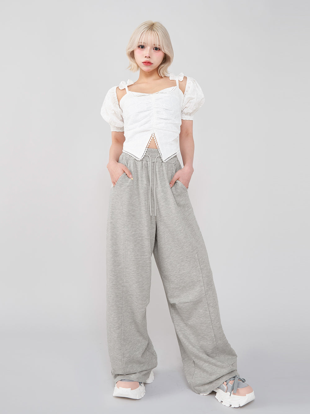 モデル:155cm(着用サイズ:FREE 着用カラー:WHT)
