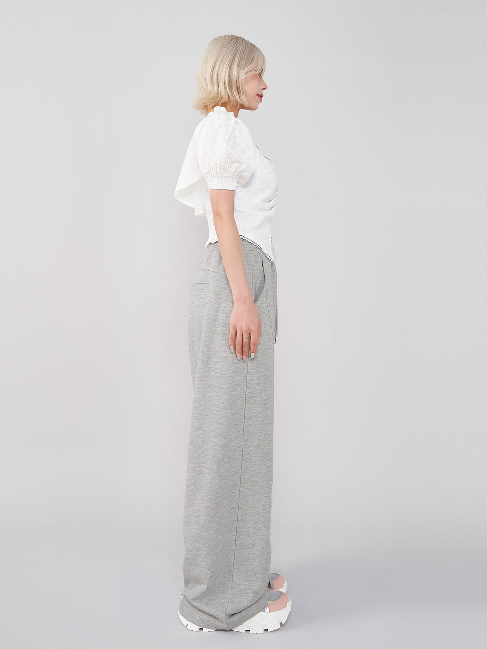 モデル:155cm(着用サイズ:FREE 着用カラー:GRY)