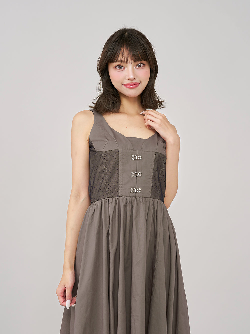 モデル:163cm(着用サイズ:FREE 着用カラー:GRY)