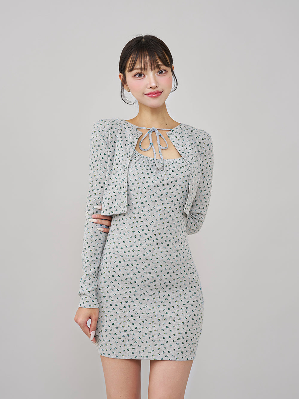モデル:163cm(着用サイズ:FREE 着用カラー:GRY)