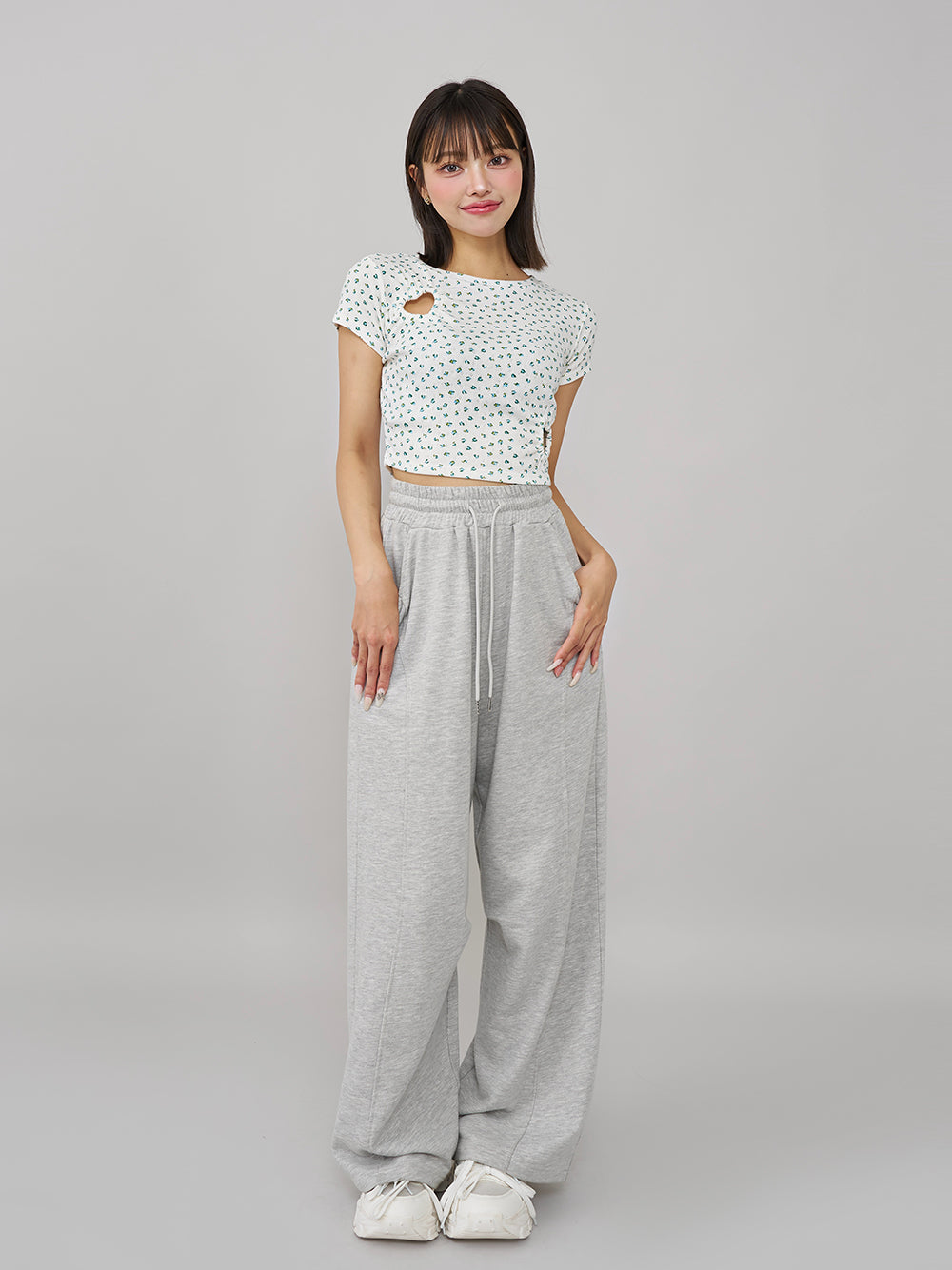 モデル:163cm(着用サイズ:FREE 着用カラー:GRY)
